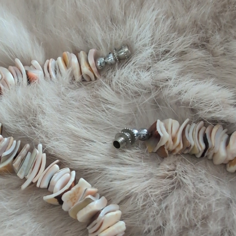 Natural Shell Necklace - Picture 3 of 3